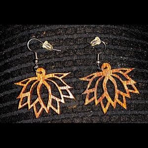 Wood natural design earrings